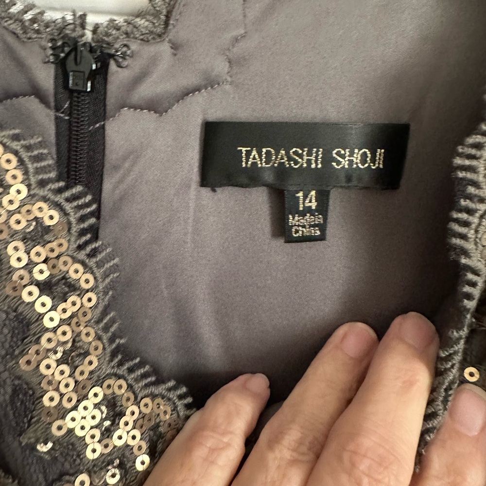 Tadashi Shoji
Paillette Embroidered Black and Gold
Lace Dress Size 14 EUC - Picture 6 of 6